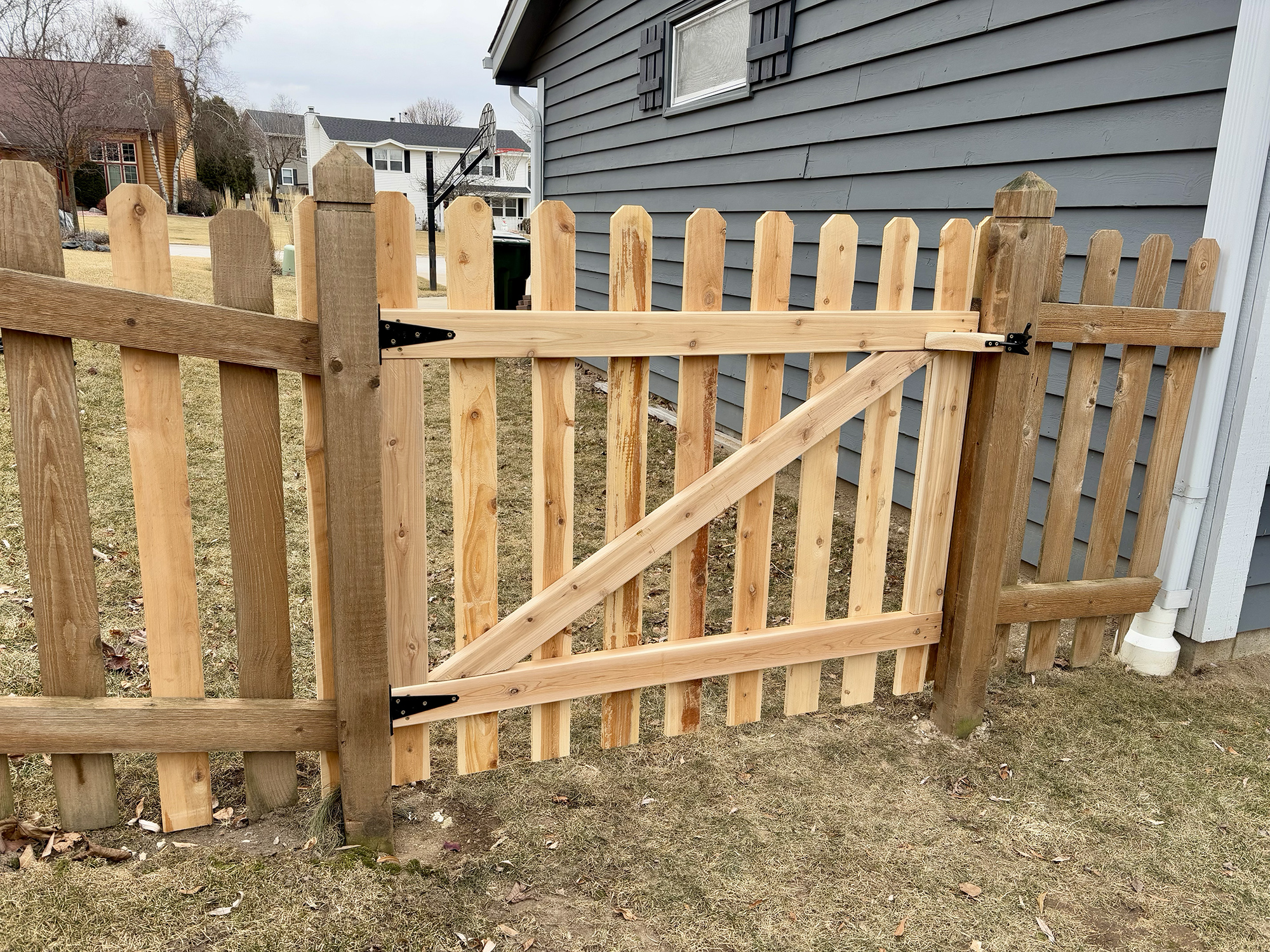 Fence Bros. Super wooden fences in Cedar or Pine for Milwaukee and Wisconsin
