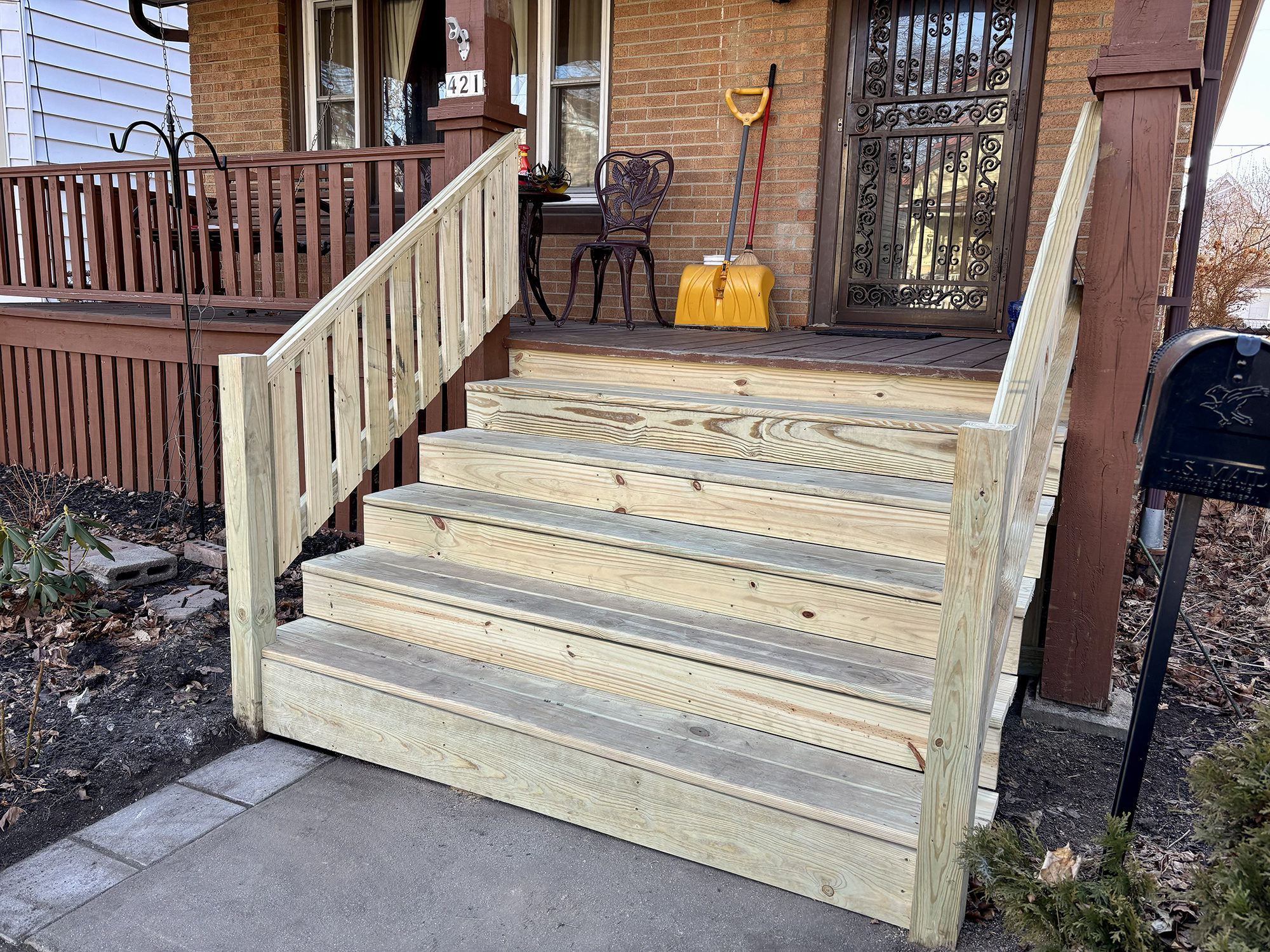 Fence Bros. Super wooden fences in Cedar or Pine for Milwaukee and Wisconsin