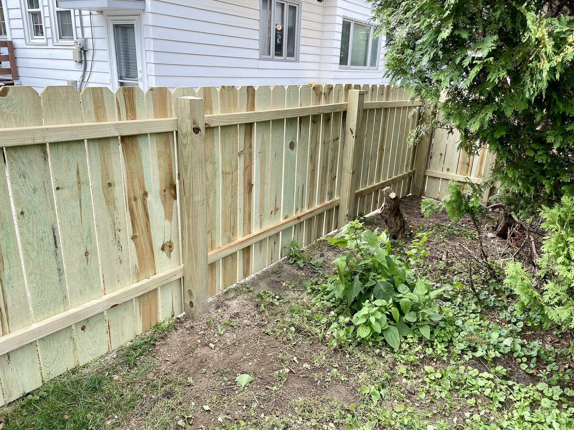 Fence Bros. Super wooden fences in Cedar or Pine for Milwaukee and Wisconsin